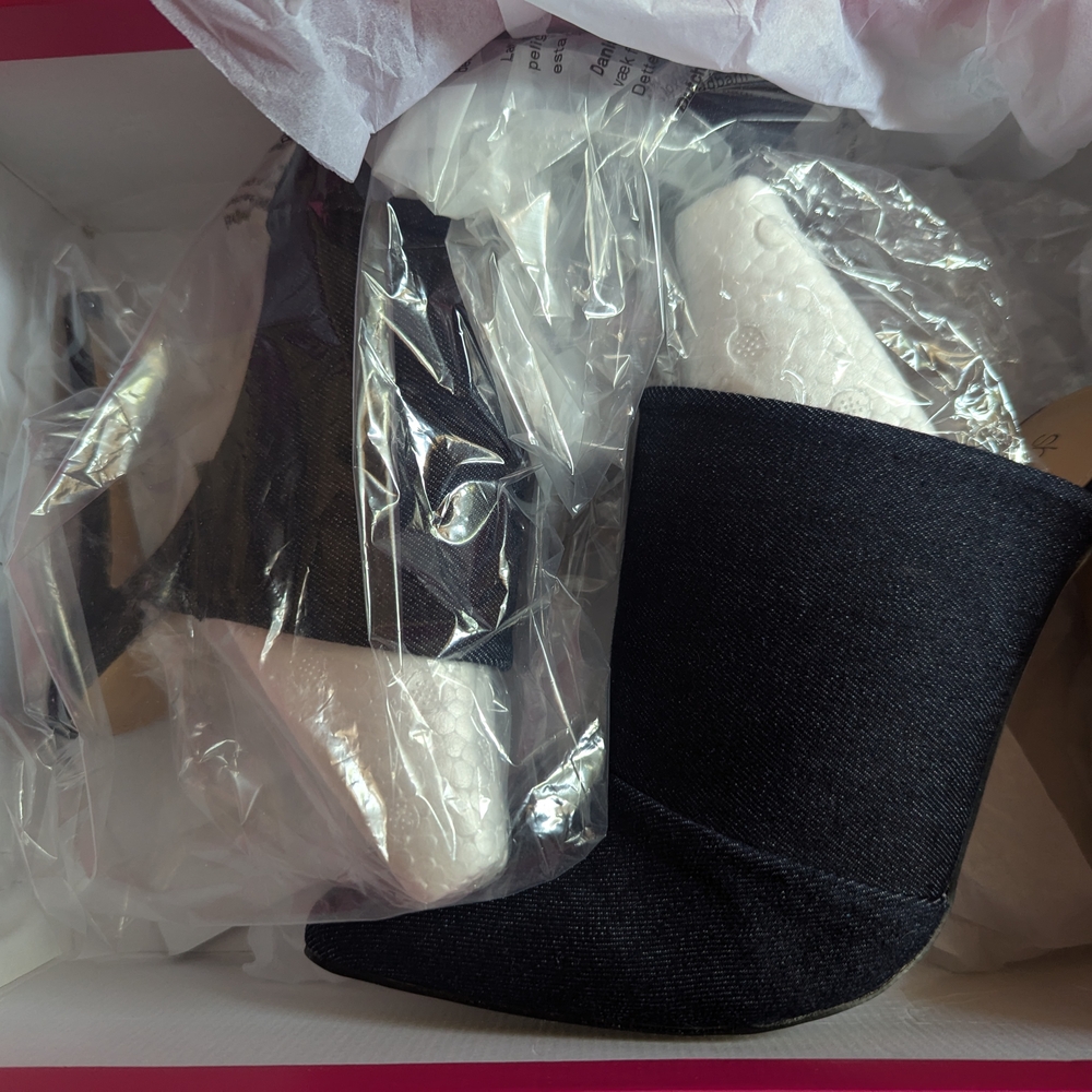 Shoe Dazzle Black Mules